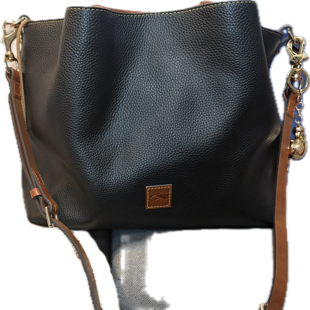 Dooney & Bourke NWOT Black Large Barlow Tote - Picture 2 of 9